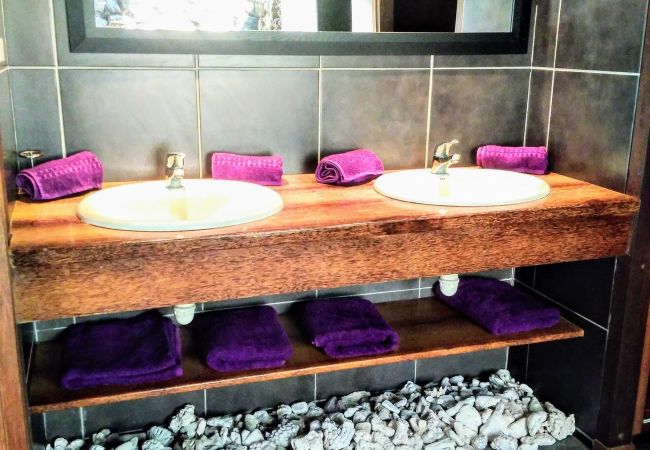 Villa in Tiahura - MOOREA - Pool Mountain Fare Ora Villa in Tiahura - MOOREA - Pool Mountain Fare Ora