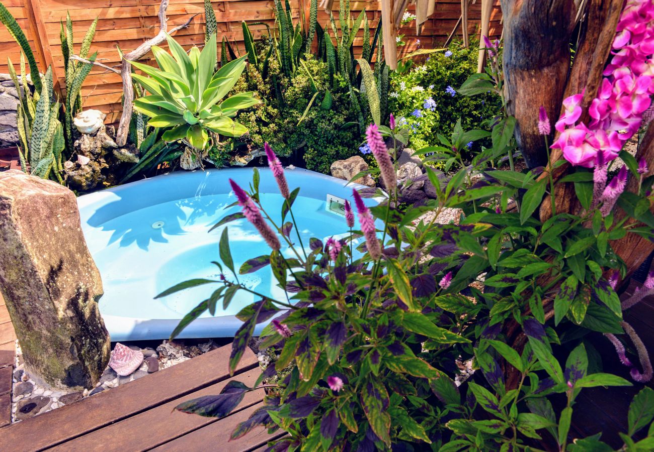 The bungalow's private jacuzzi The jacuzzi