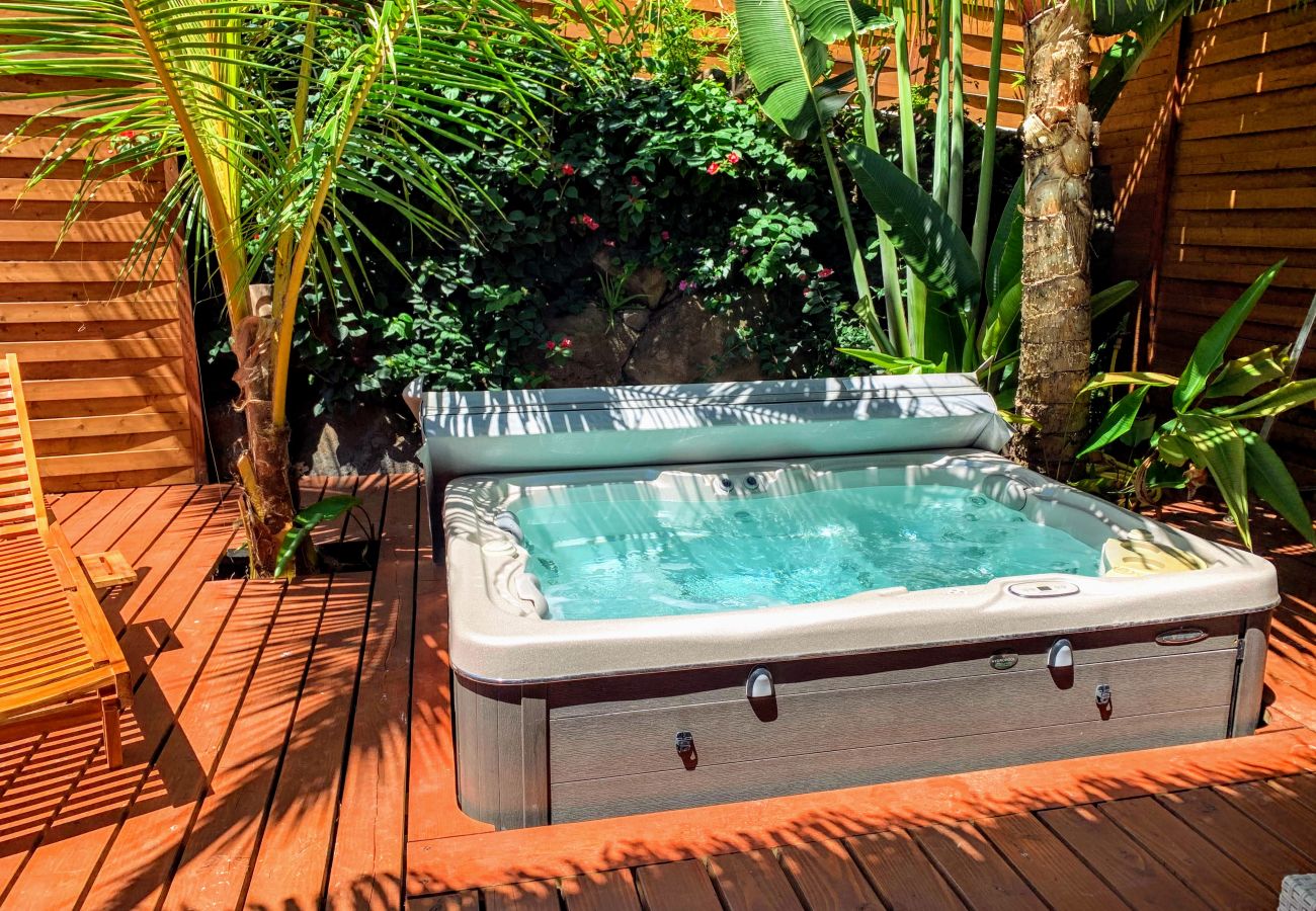 For rent magnificent bungalow for 4 people with private jacuzzi