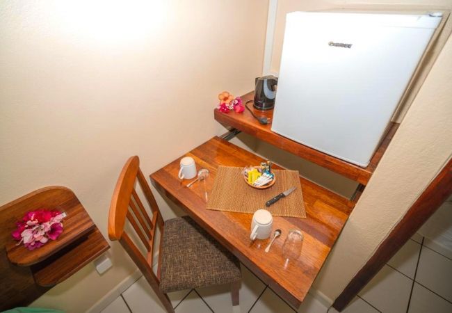 Office area and mini-bar Corner office