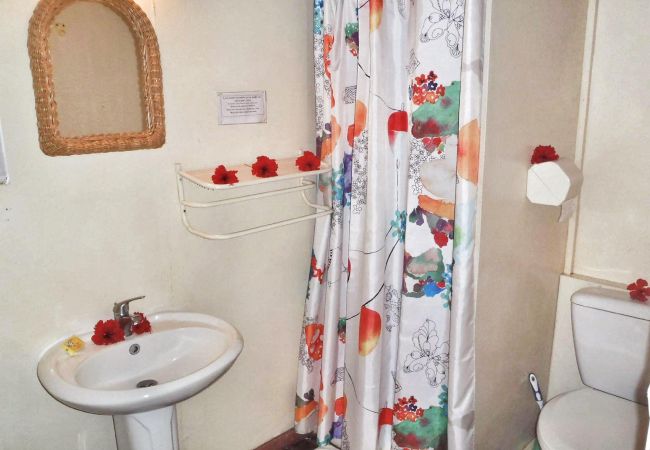Rent by room in Fare - HUAHINE - Bungalow Vanille 2p  Rent by room in Fare - HUAHINE - Bungalow Vanille 2p