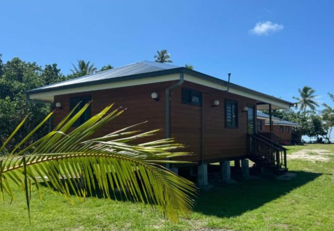 Bungalow in Parea - HUAHINE- Fare Montagne accès plage privée