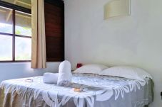 Rent by room in Avera - RAIATEA - waterfull bedroom