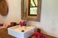 Bungalow in Tiaia - Moorea - Bungalow Mia + Beach Access 