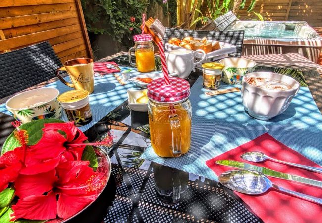 Bungalow en Pihaena - MOOREA - CHILL & RELAX Bungalow en Pihaena - MOOREA - CHILL & RELAX