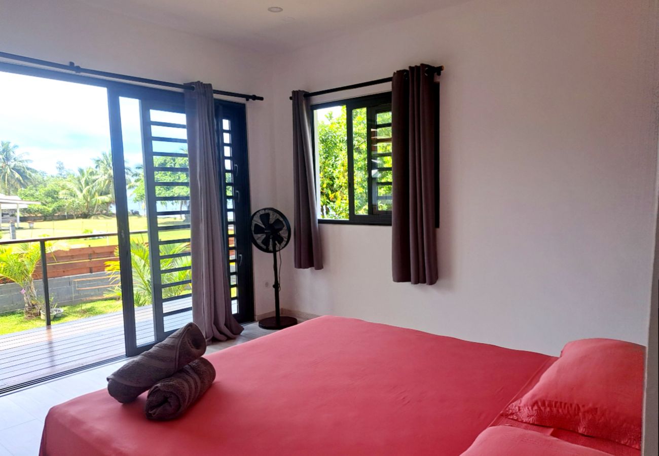 El dormitorio principal con ducha privada Habitación de los padres