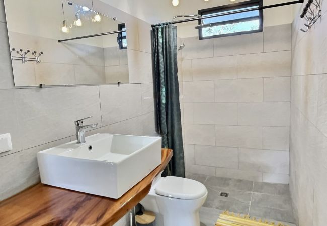 Casa en Taiarapu-Ouest - TAHITI ITI - Fare Pihiti Spot  Casa en Taiarapu-Ouest - TAHITI ITI - Fare Pihiti Spot