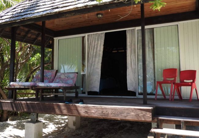 Bungalow en Avatoru -  RANGIROA - Fare jardin