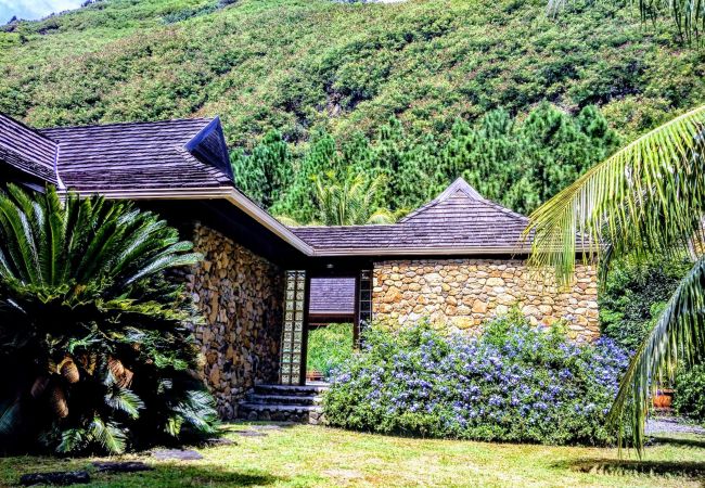 Villa a Tiahura - MOOREA - Pool Mountain Fare Ora Villa a Tiahura - MOOREA - Pool Mountain Fare Ora