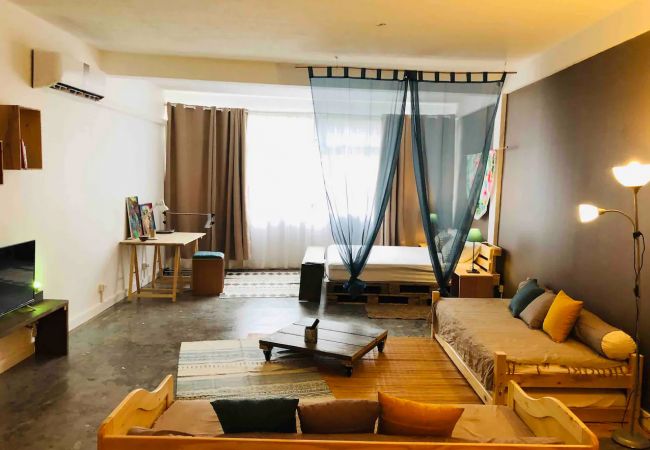 L'interno dello studio soggiorno e zona notte Il soggiorno