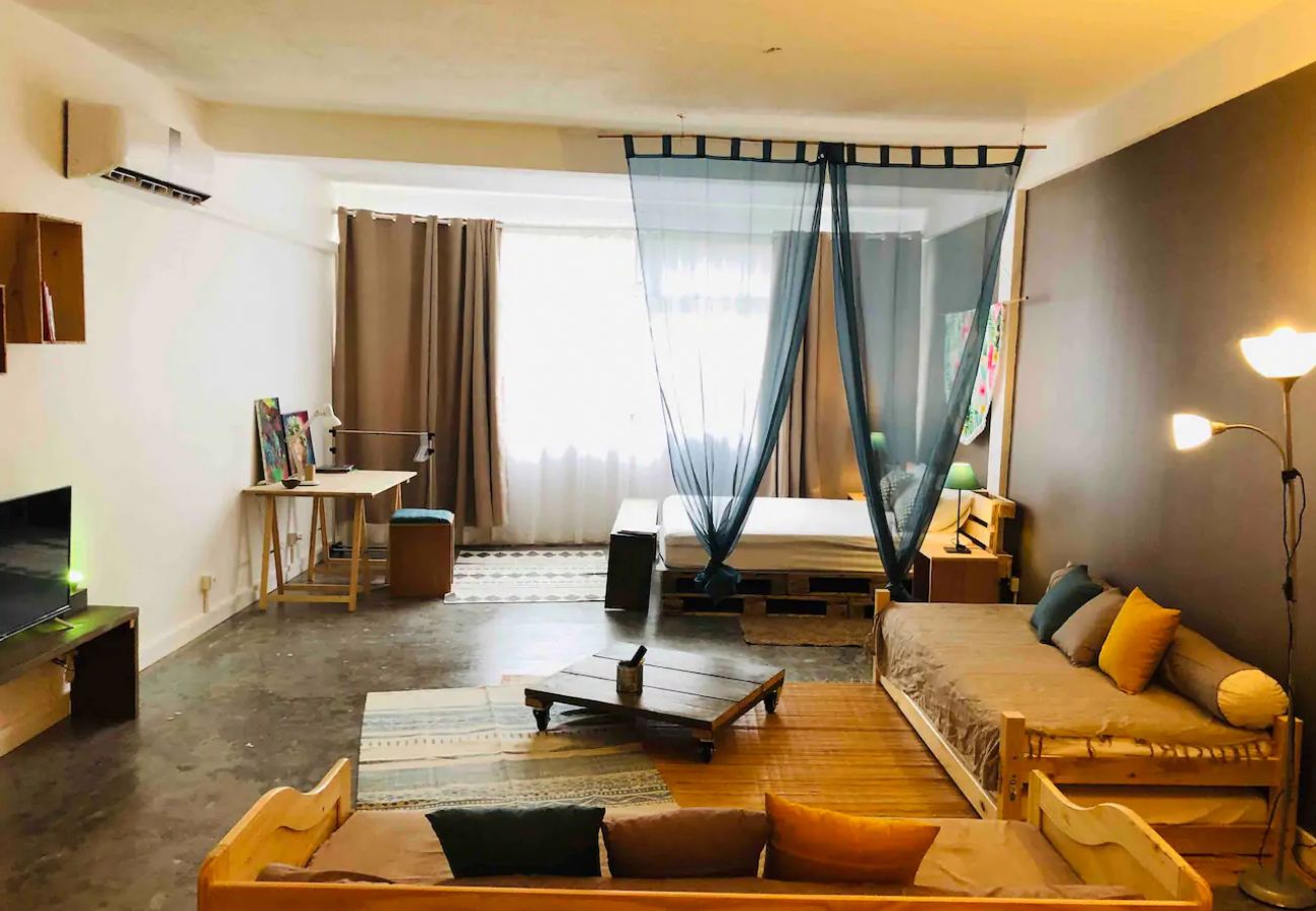 L'interno dello studio soggiorno e zona notte Il soggiorno
