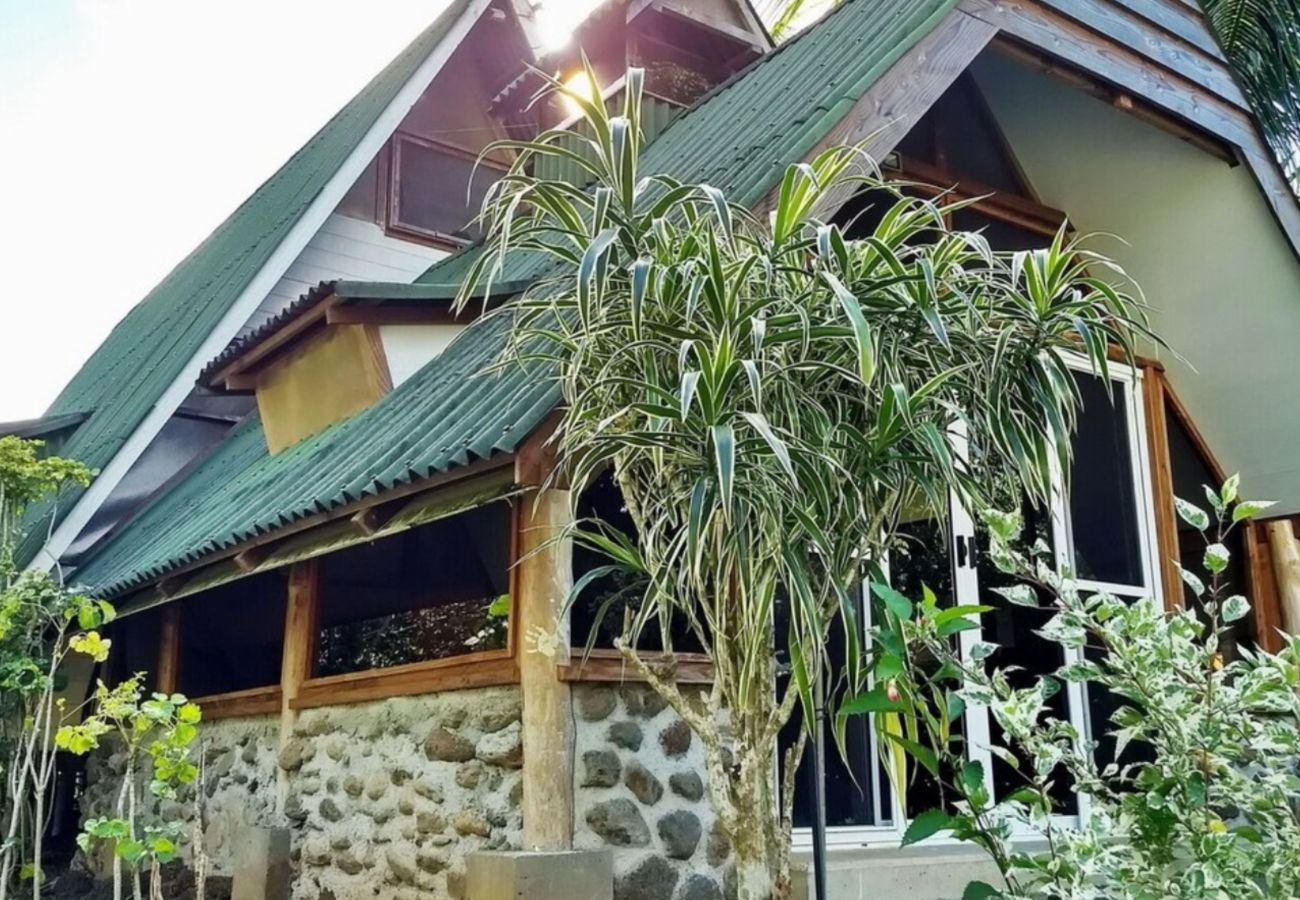 Bungalow a Avera -  RAIATEA- Fare Cascades Nui 