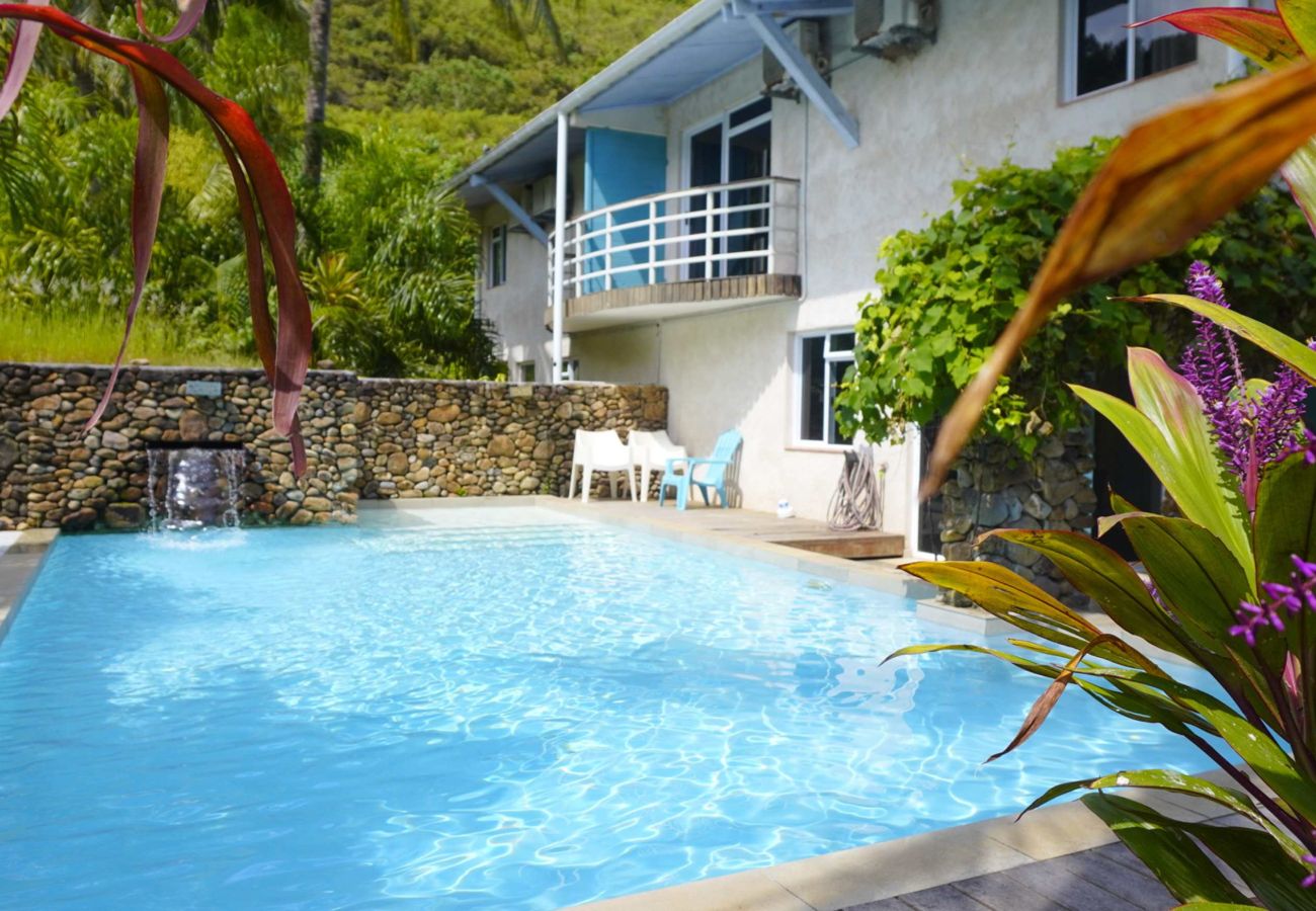 Casa a Pihaena - MOOREA - Waterfall Pool Coconut 1 
