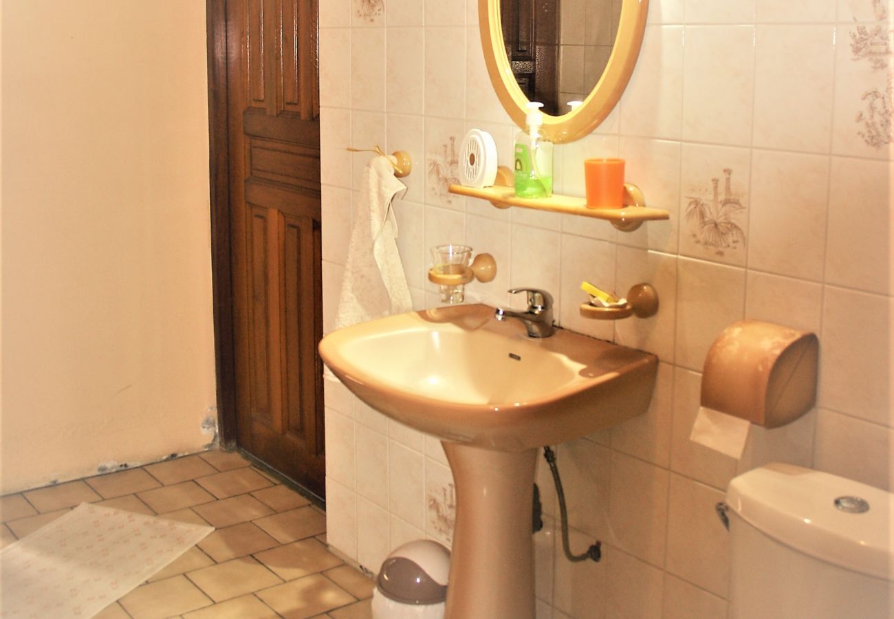 Sanny's Place Room & Pool Vue de la salle de douche