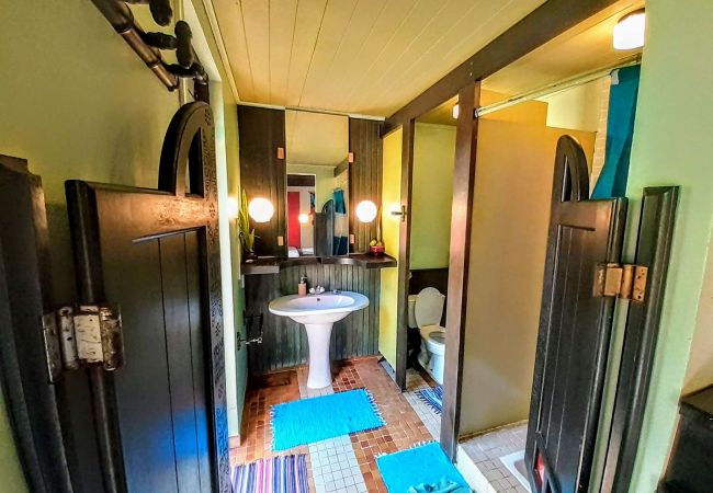 Bungalow à Tiahura - MOOREA - Local Spirit Family 3 Bungalow à Tiahura - MOOREA - Local Spirit Family 3