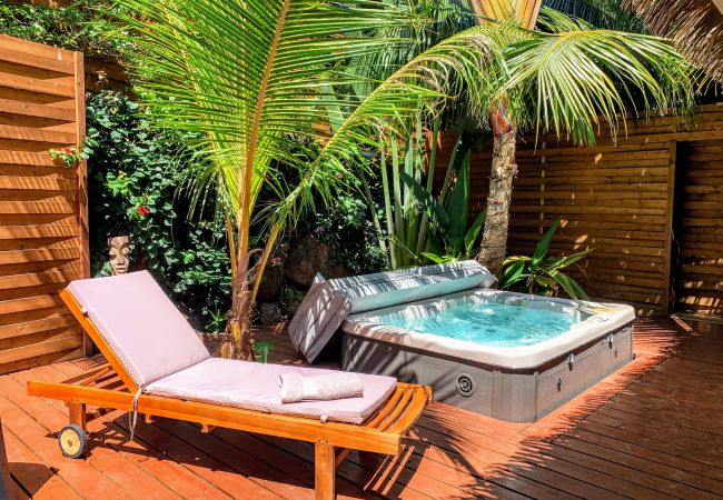 Terrasse avec jacuzzi 