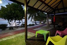 Bungalow à Rotoava - FAKARAVA-  Fare Breeze Plage double en 1/2 pension